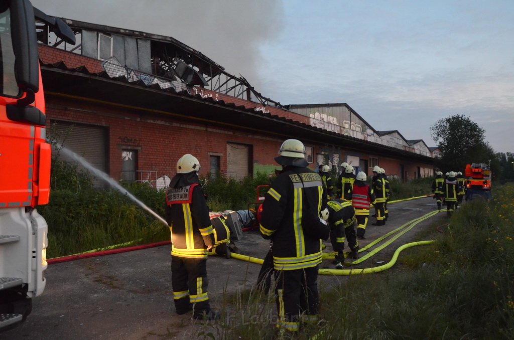 Grossfeuer Poco Lager Koeln Porz Gremberghoven Hansestr P353.JPG - Miklos Laubert